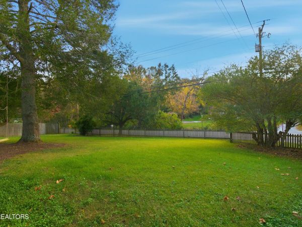 1134 Wallace Rd, Knoxville, TN 37919