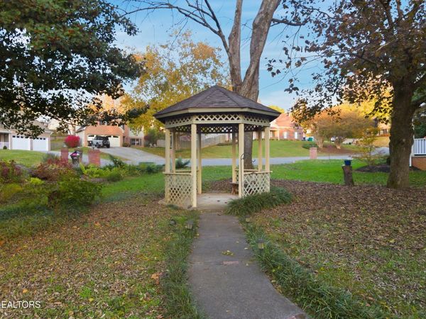 1134 Wallace Rd, Knoxville, TN 37919