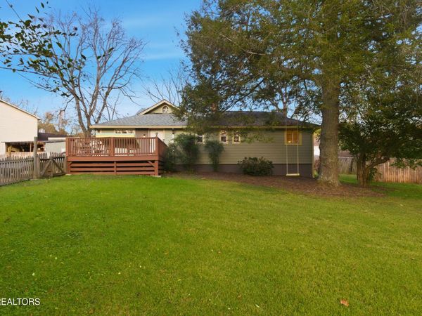 1134 Wallace Rd, Knoxville, TN 37919