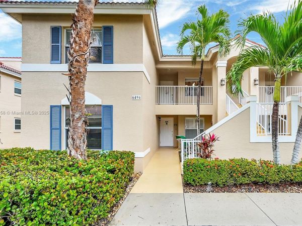 6496 Huntington Lakes Cir, Unit 201, Naples, FL 34119