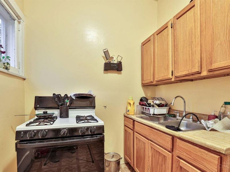 2231 Burnet Drive, Cincinnati, OH 45219 Photo 11