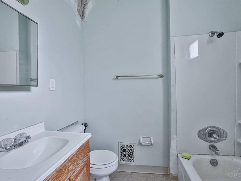 2231 Burnet Drive, Cincinnati, OH 45219 Photo 26
