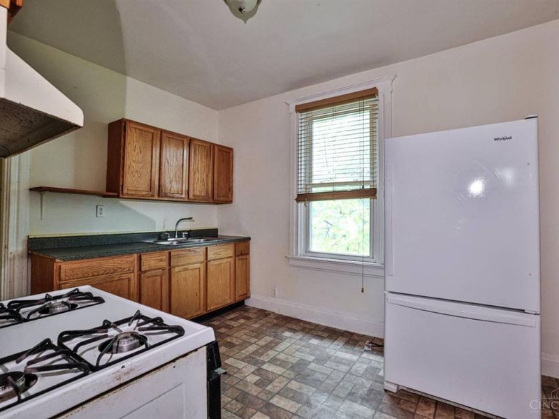 2231 Burnet Drive, Cincinnati, OH 45219 Photo 28