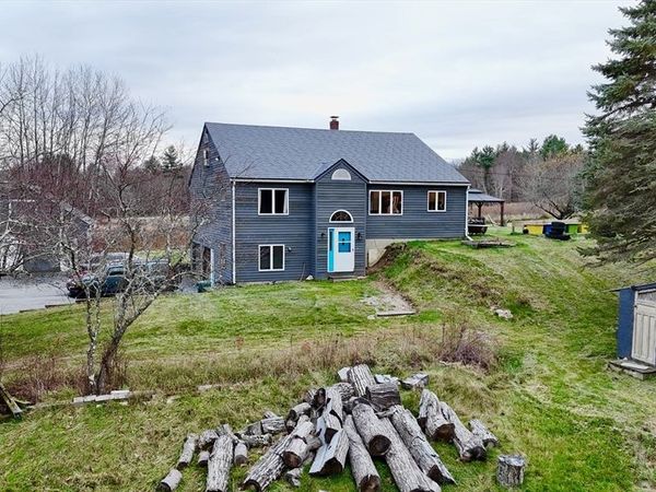 32 Hemlock St, Douglas, MA 01516