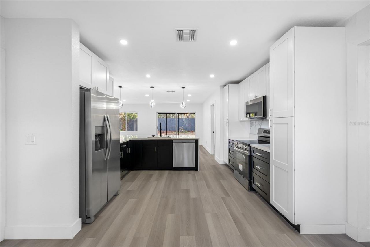 7601 Pine Hill Drive, Tampa, FL 33617 Photo