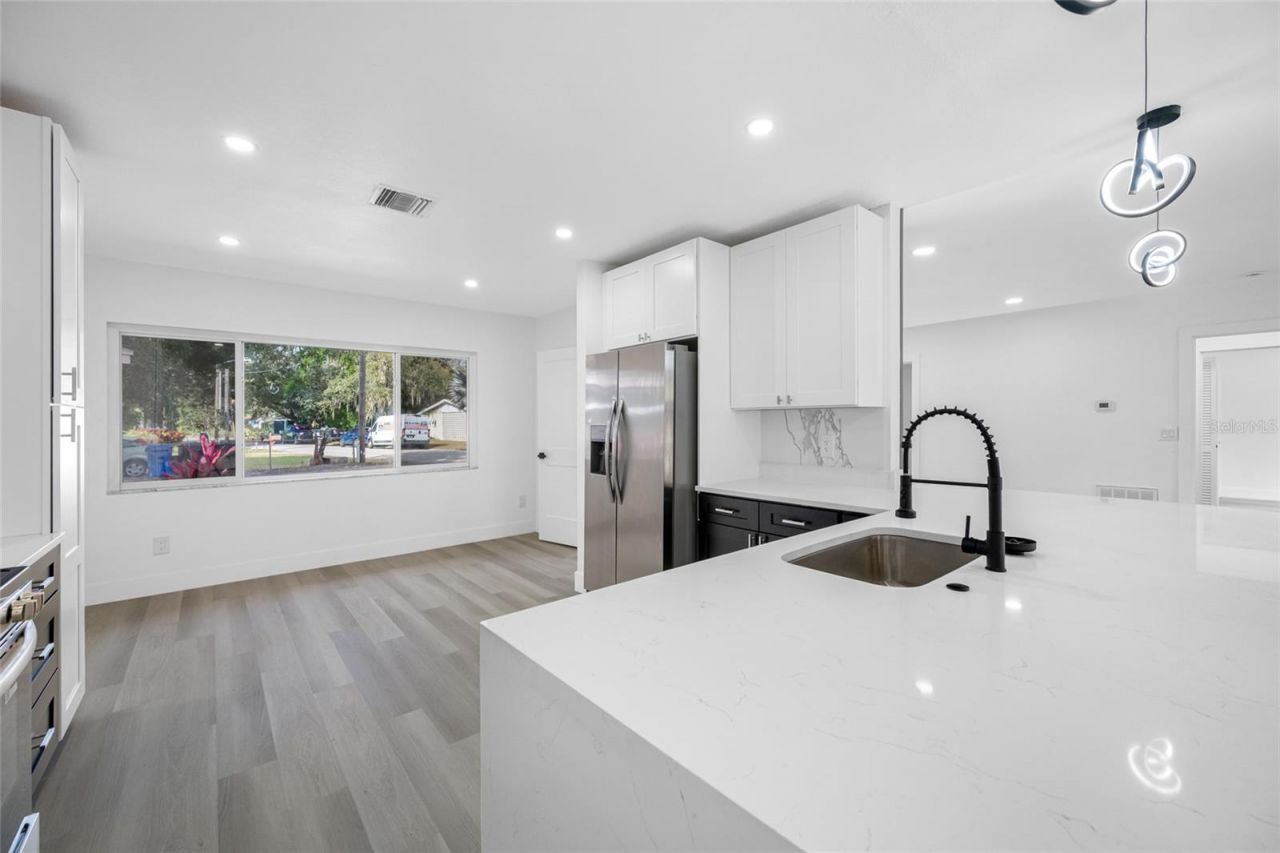 7601 Pine Hill Drive, Tampa, FL 33617 Photo