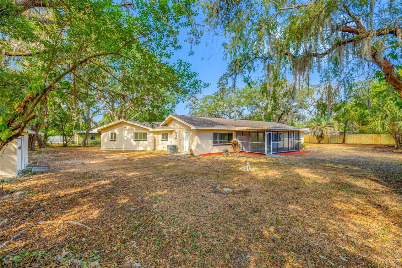 7601 Pine Hill Drive, Tampa, FL 33617 Photo