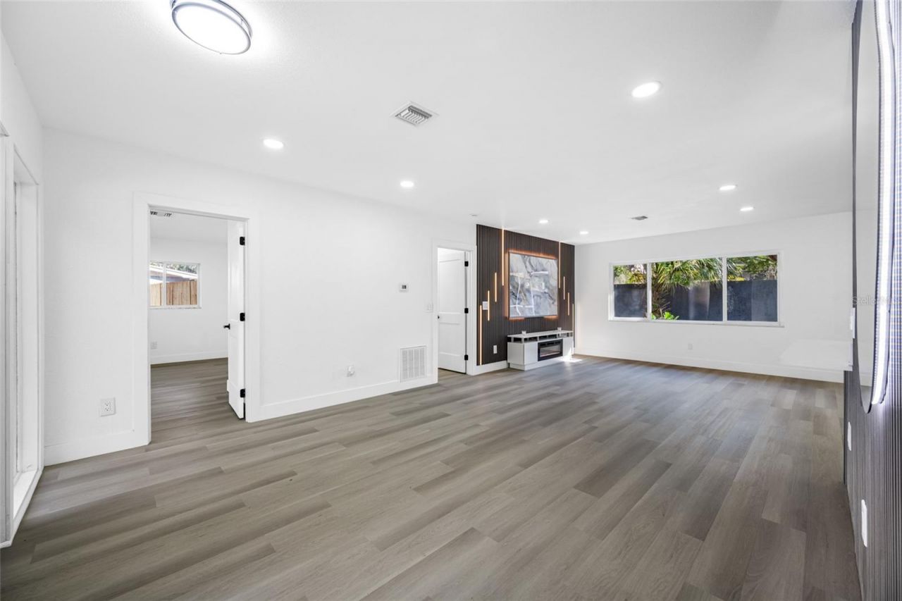 7601 Pine Hill Drive, Tampa, FL 33617 Photo