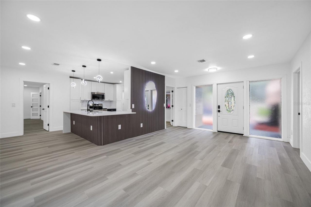 7601 Pine Hill Drive, Tampa, FL 33617 Photo