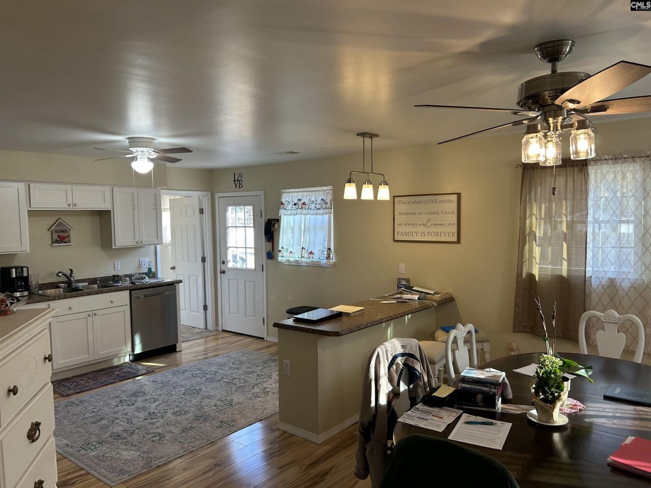 2533 B Watson Street Photo 8