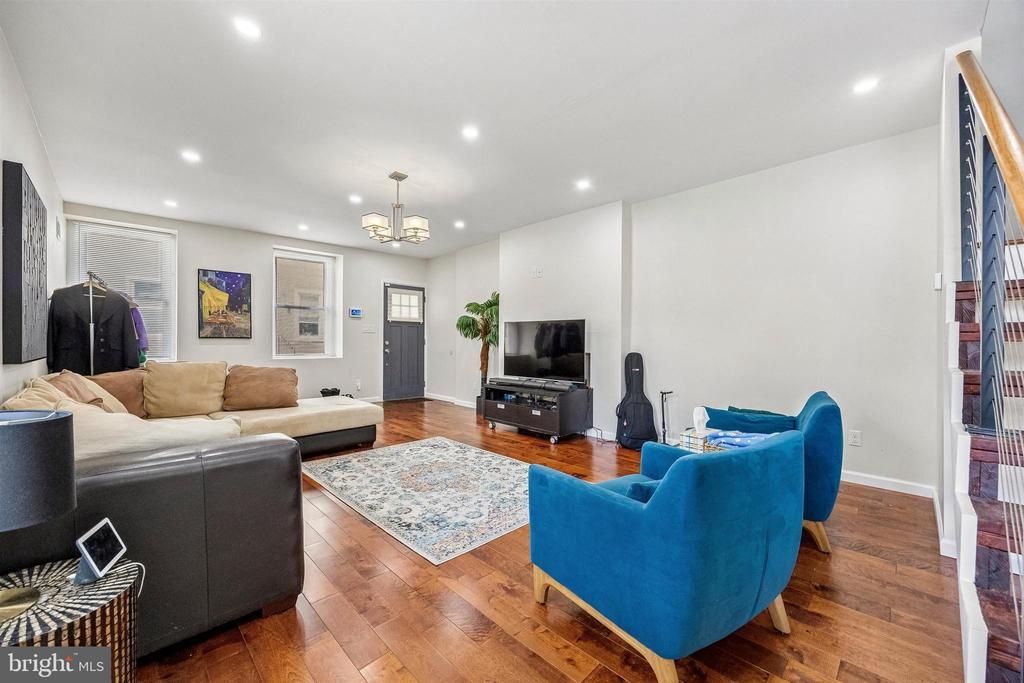 217 Grape Street, Philadelphia, PA 19128 Main Photo