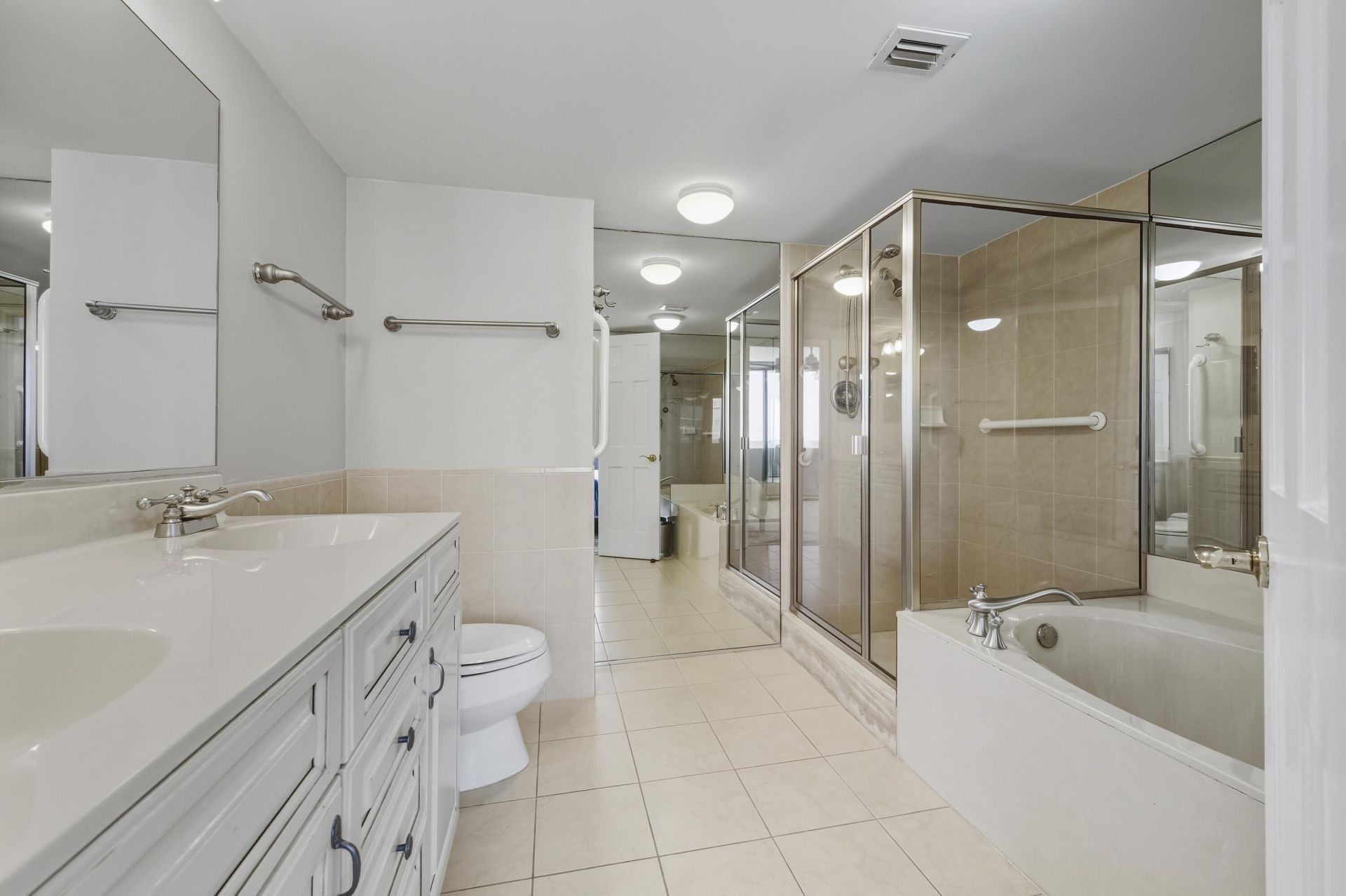 4200 N Ocean Drive, Unit 1-1705, Singer Island, FL 33404 Photo