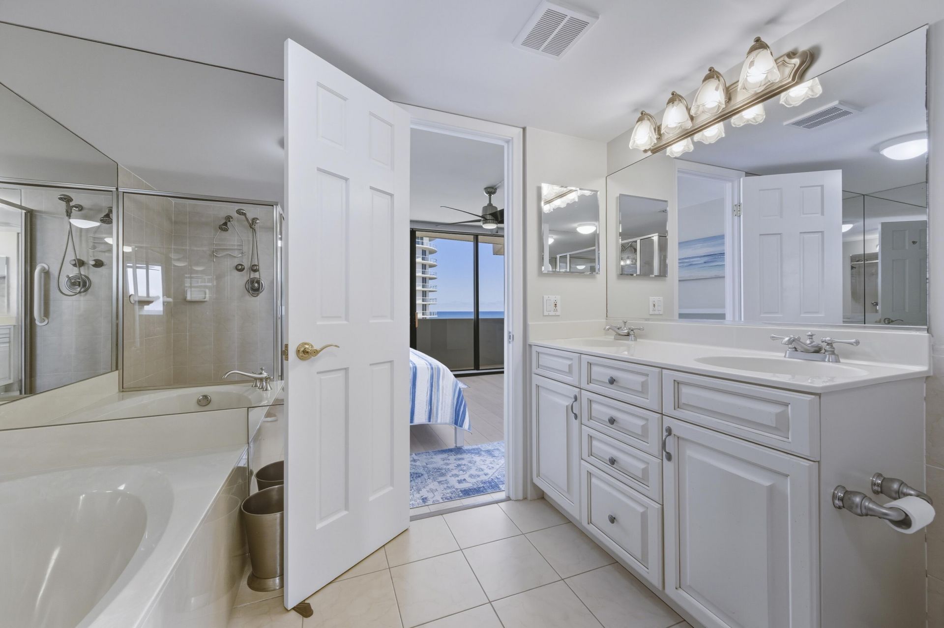 4200 N Ocean Drive, Unit 1-1705, Singer Island, FL 33404 Photo