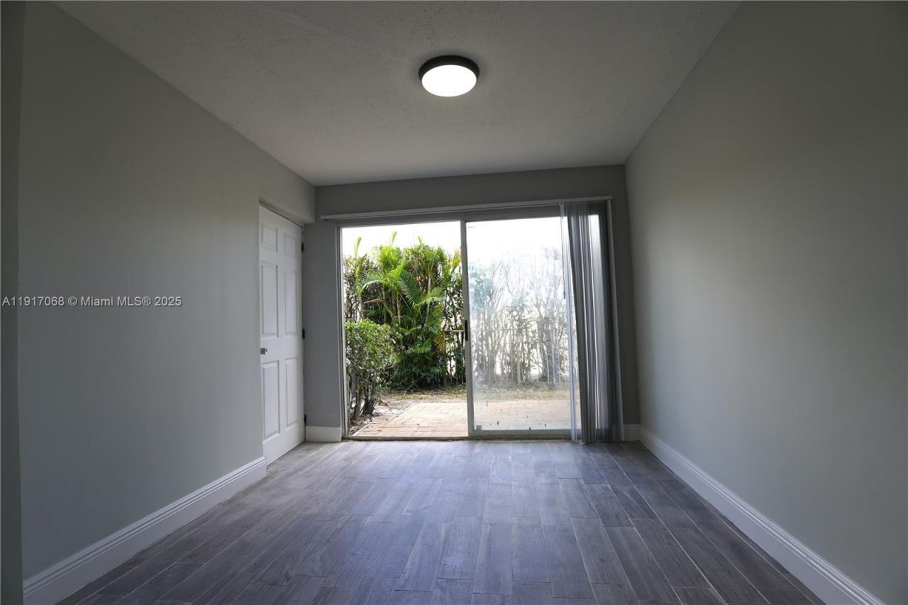 14104 Glenmoor Dr, Unit 14104, West Palm Beach, FL 33409 Photo