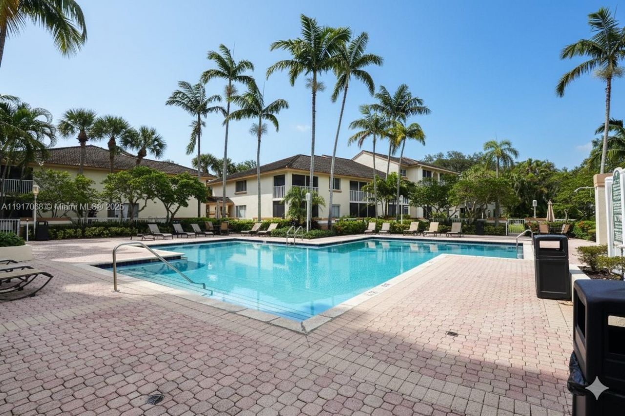 14104 Glenmoor Dr, Unit 14104, West Palm Beach, FL 33409 Photo