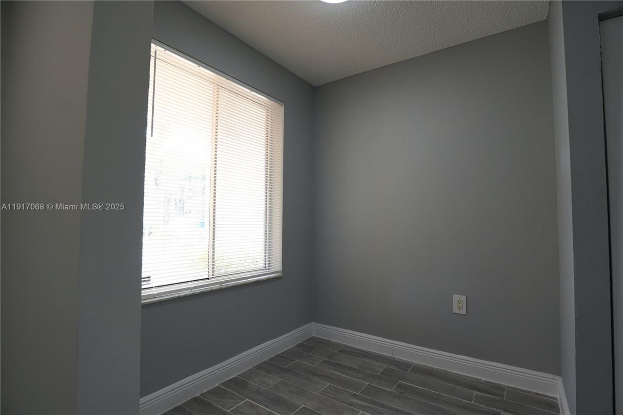 14104 Glenmoor Dr, Unit 14104, West Palm Beach, FL 33409 Photo