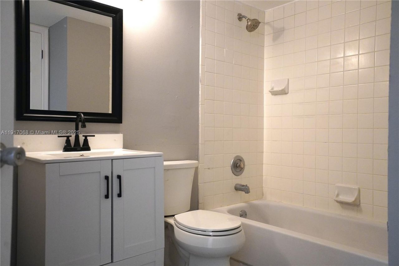 14104 Glenmoor Dr, Unit 14104, West Palm Beach, FL 33409 Photo