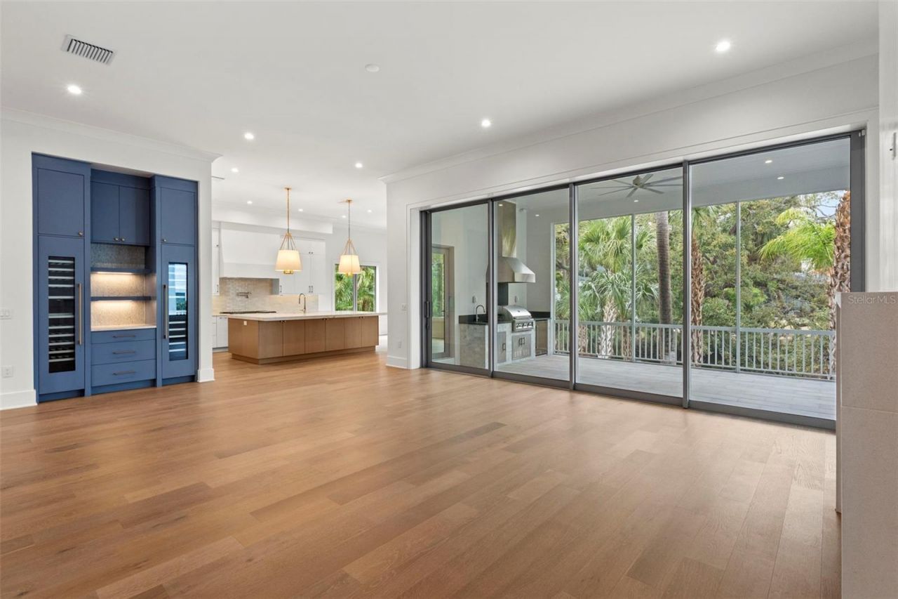 423 S Royal Poinciana Drive, Tampa, FL 33609 Photo