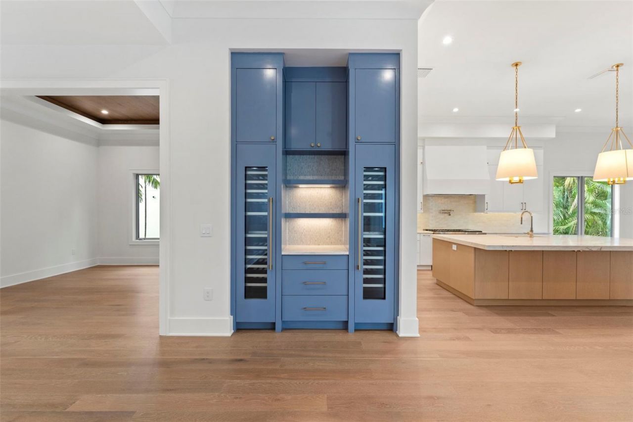 423 S Royal Poinciana Drive, Tampa, FL 33609 Photo