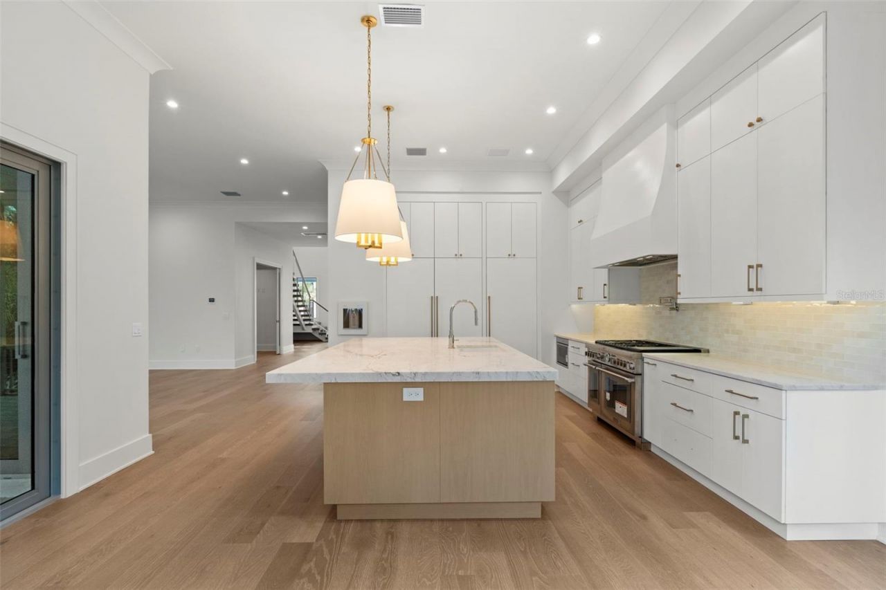 423 S Royal Poinciana Drive, Tampa, FL 33609 Photo