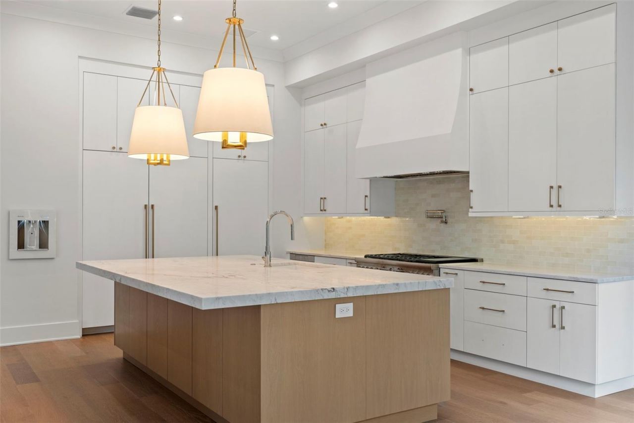 423 S Royal Poinciana Drive, Tampa, FL 33609 Photo