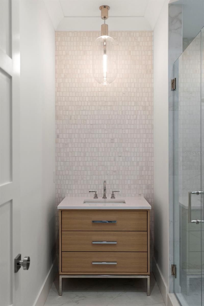 423 S Royal Poinciana Drive, Tampa, FL 33609 Photo