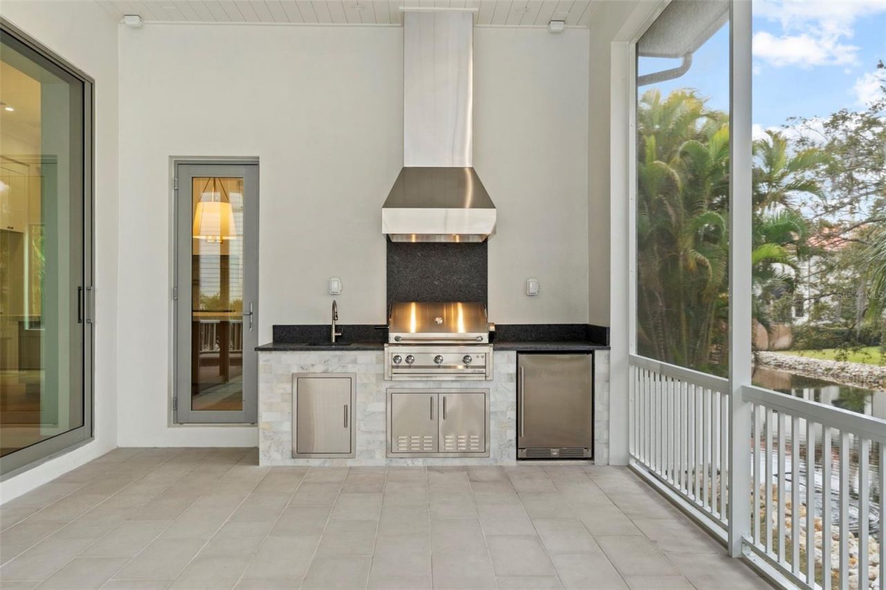 423 S Royal Poinciana Drive, Tampa, FL 33609 Photo