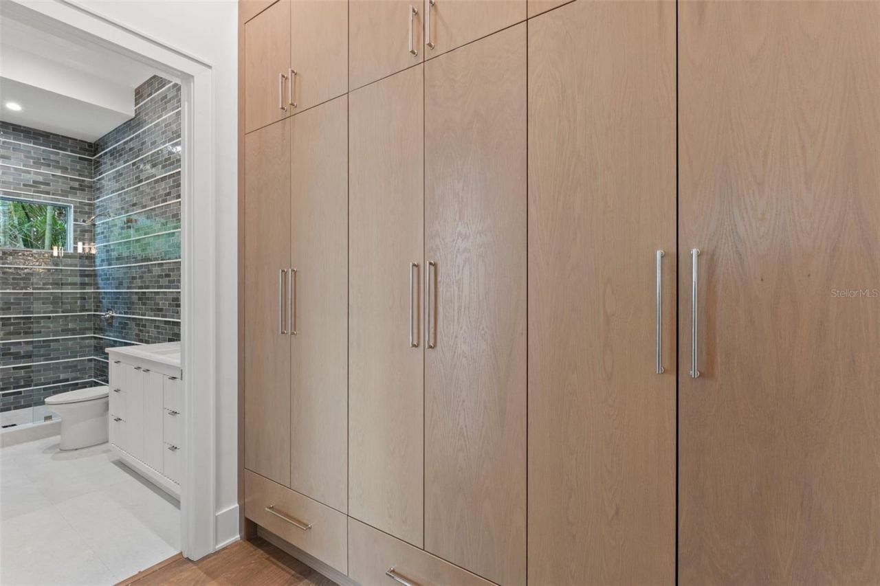 423 S Royal Poinciana Drive, Tampa, FL 33609 Photo