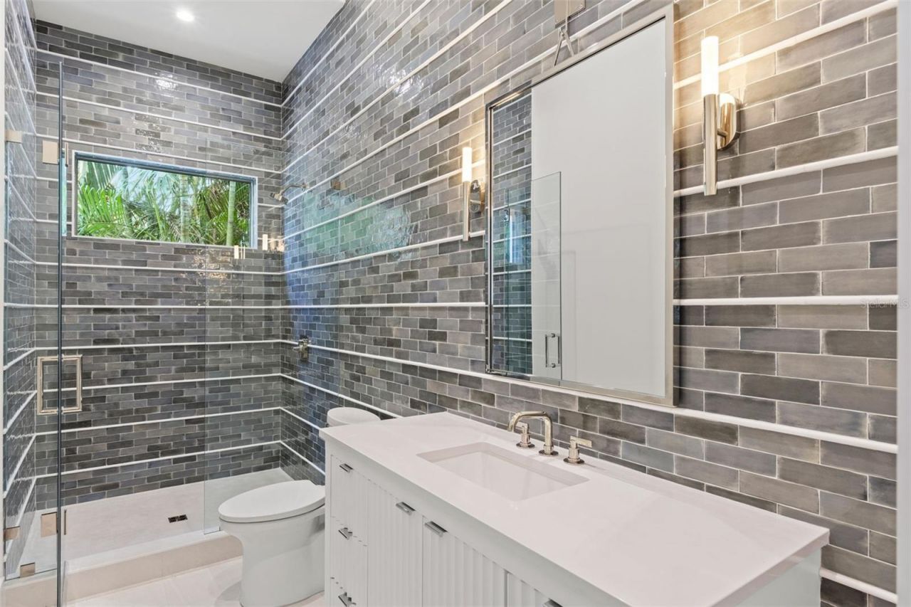 423 S Royal Poinciana Drive, Tampa, FL 33609 Photo