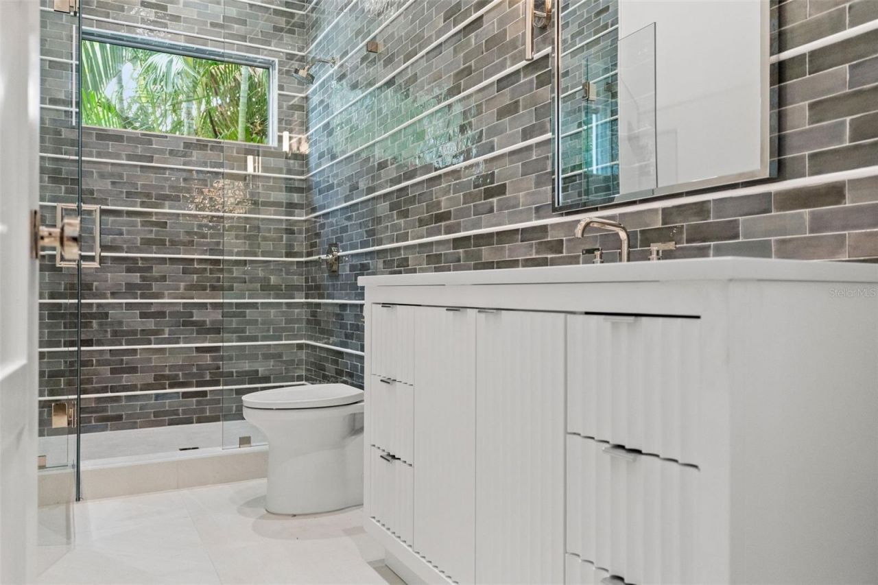 423 S Royal Poinciana Drive, Tampa, FL 33609 Photo