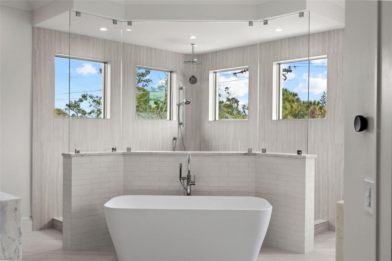 423 S Royal Poinciana Drive, Tampa, FL 33609 Photo