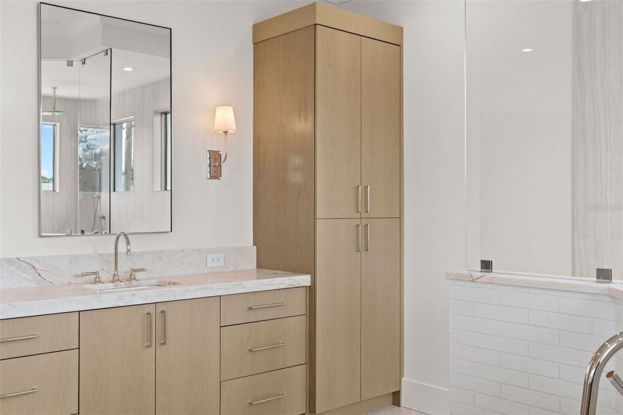 423 S Royal Poinciana Drive, Tampa, FL 33609 Photo