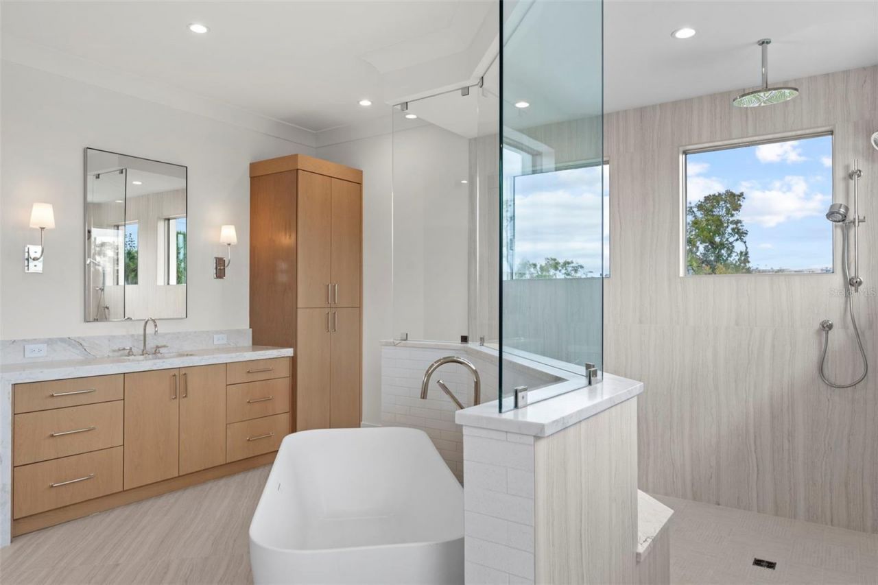 423 S Royal Poinciana Drive, Tampa, FL 33609 Photo