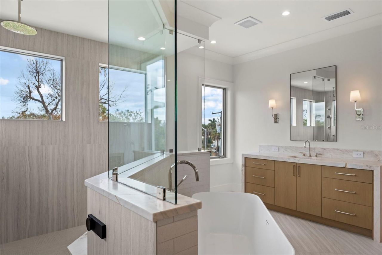 423 S Royal Poinciana Drive, Tampa, FL 33609 Photo