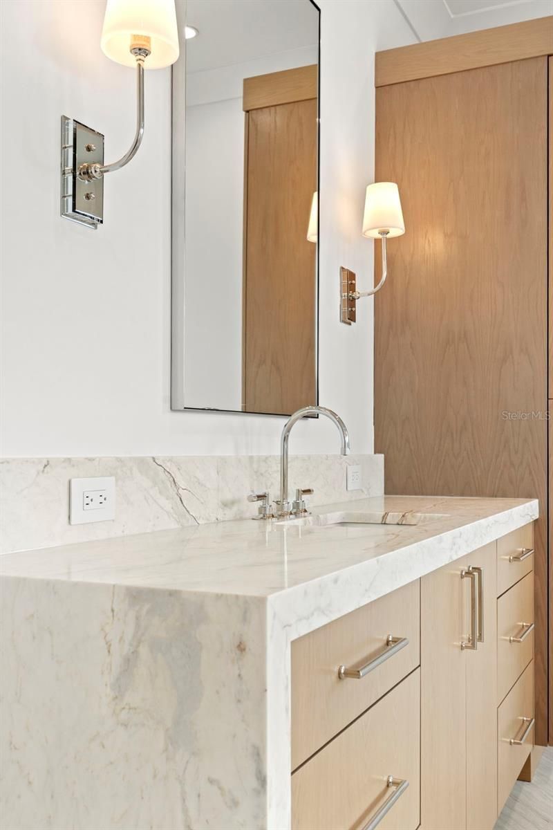 423 S Royal Poinciana Drive, Tampa, FL 33609 Photo