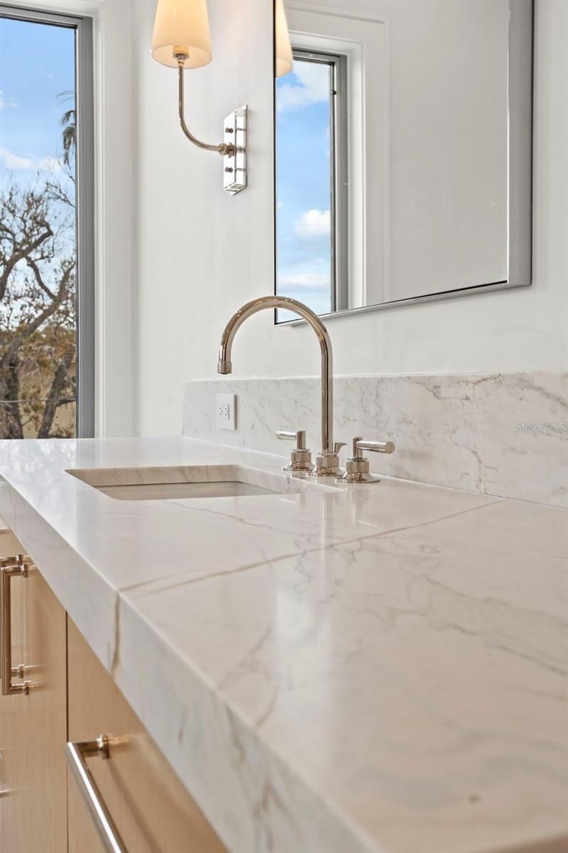 423 S Royal Poinciana Drive, Tampa, FL 33609 Photo