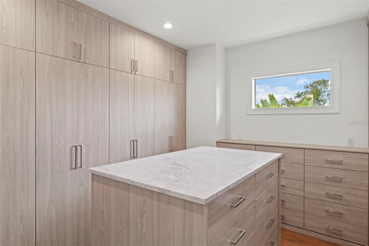 423 S Royal Poinciana Drive, Tampa, FL 33609 Photo