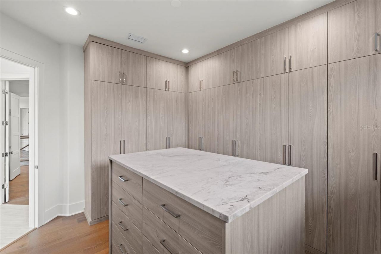 423 S Royal Poinciana Drive, Tampa, FL 33609 Photo