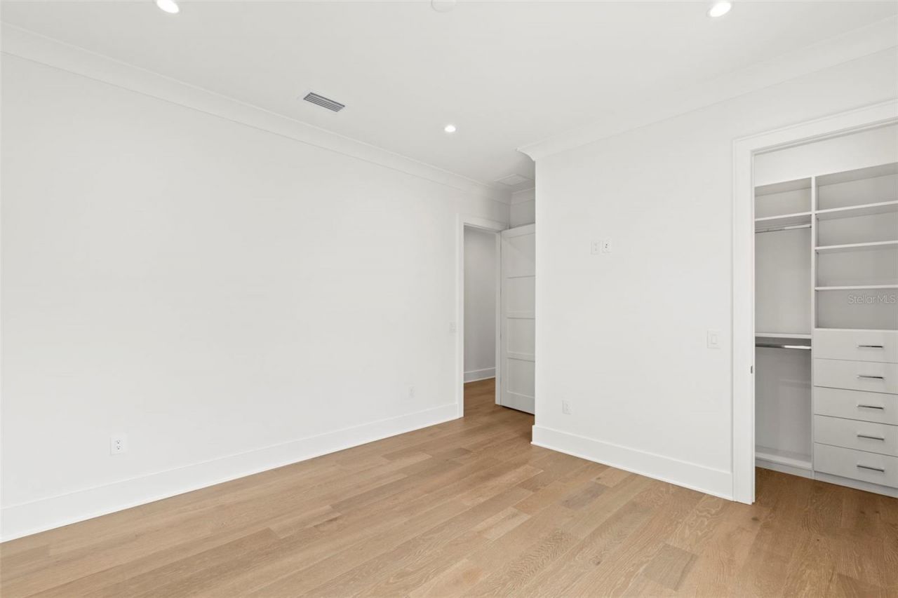 423 S Royal Poinciana Drive, Tampa, FL 33609 Photo