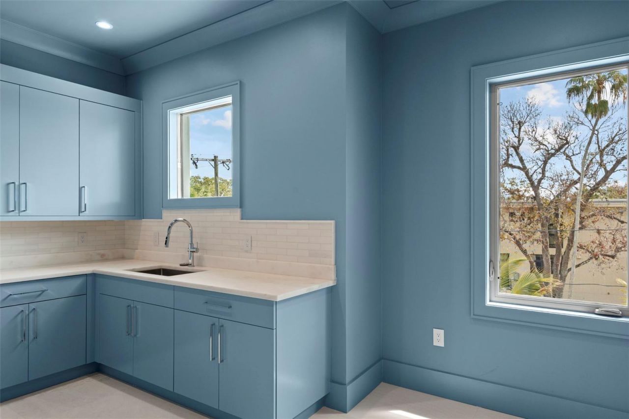 423 S Royal Poinciana Drive, Tampa, FL 33609 Photo