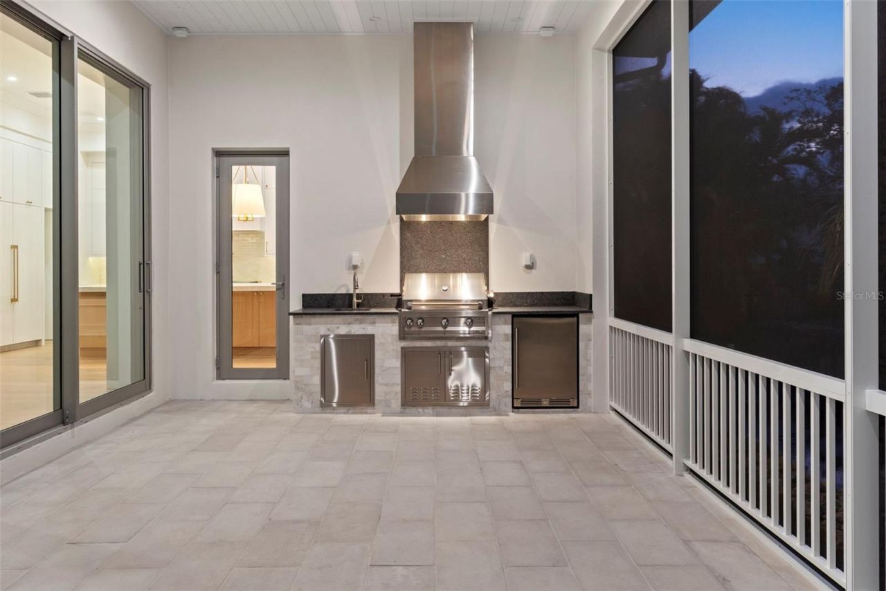 423 S Royal Poinciana Drive, Tampa, FL 33609 Photo