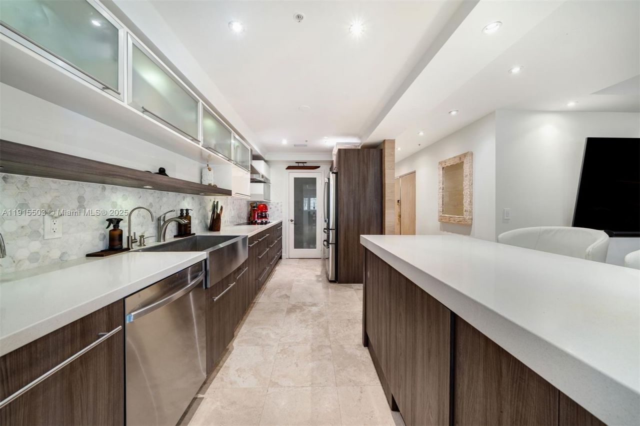 1413 Sunset Harbour Dr, Unit 208, Miami Beach, FL 33139 Photo