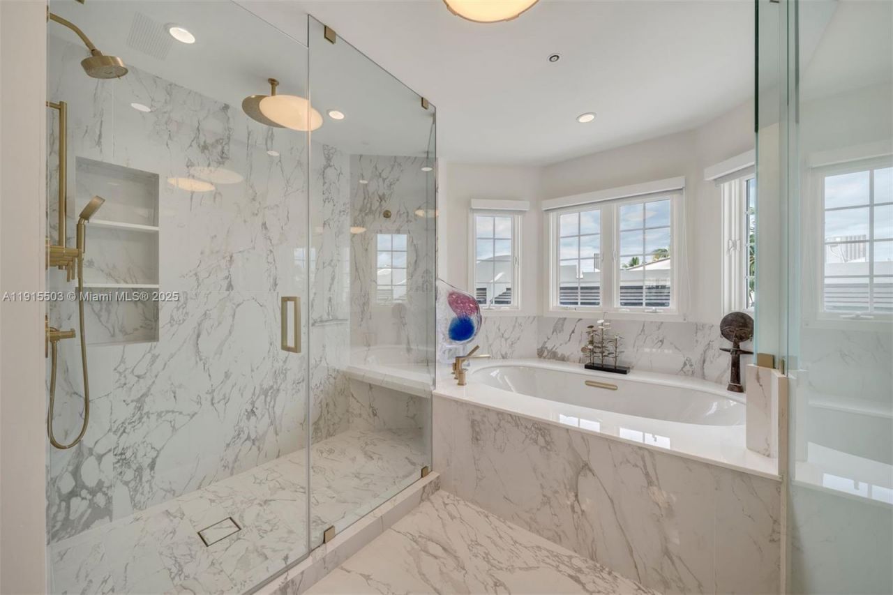 1413 Sunset Harbour Dr, Unit 208, Miami Beach, FL 33139 Photo