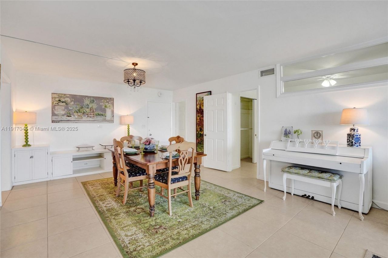 5005 Collins Ave, Unit 707, Miami Beach, FL 33140 Photo