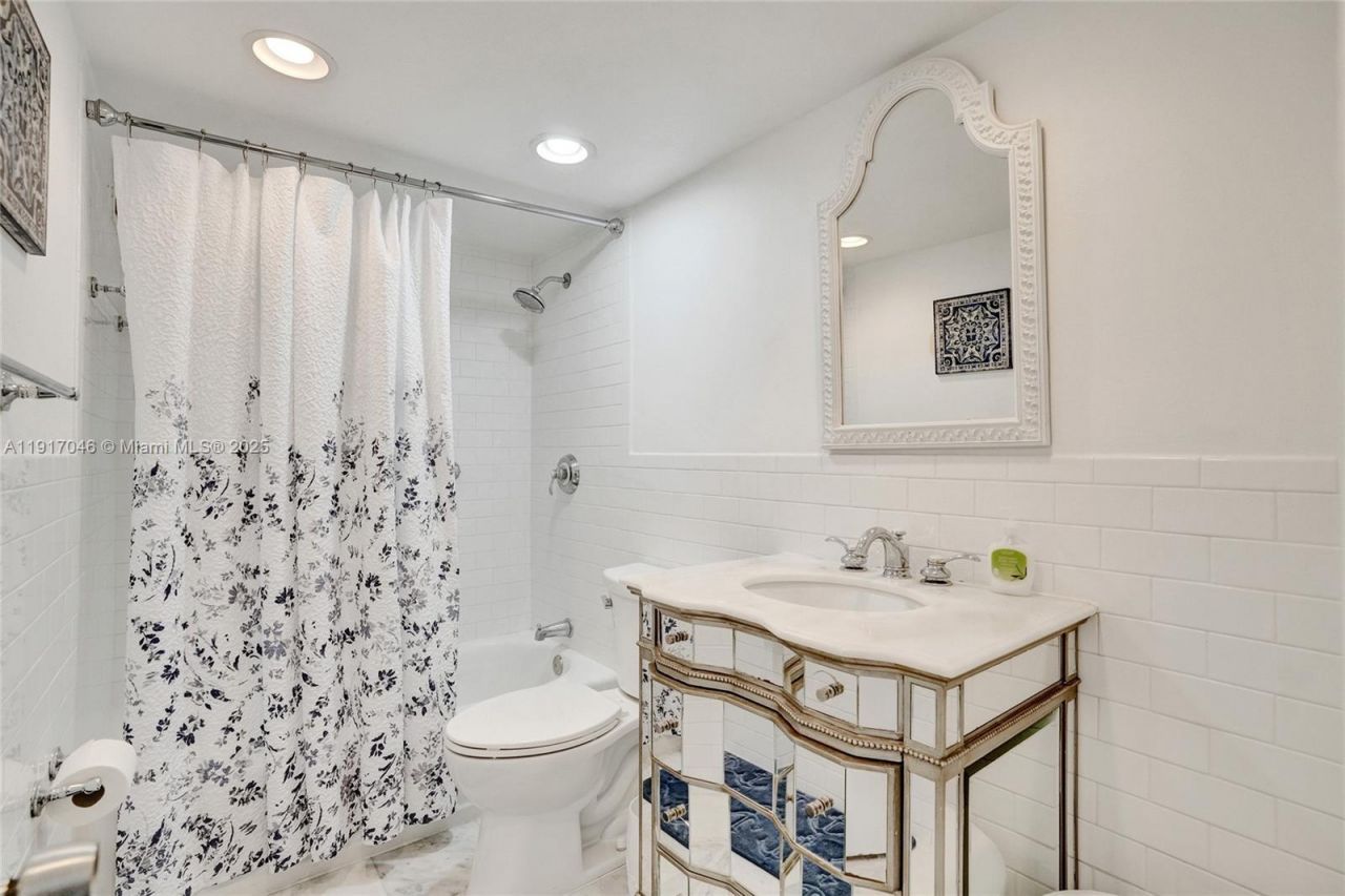 5005 Collins Ave, Unit 707, Miami Beach, FL 33140 Photo