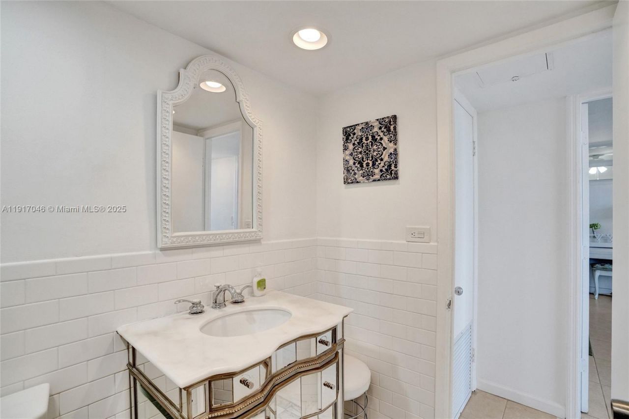 5005 Collins Ave, Unit 707, Miami Beach, FL 33140 Photo