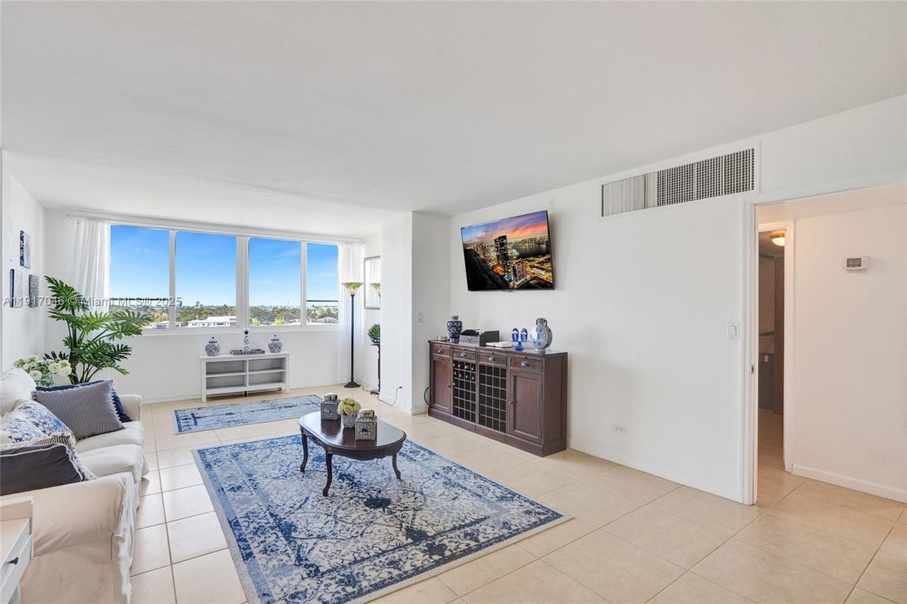 5005 Collins Ave, Unit 707, Miami Beach, FL 33140 Photo