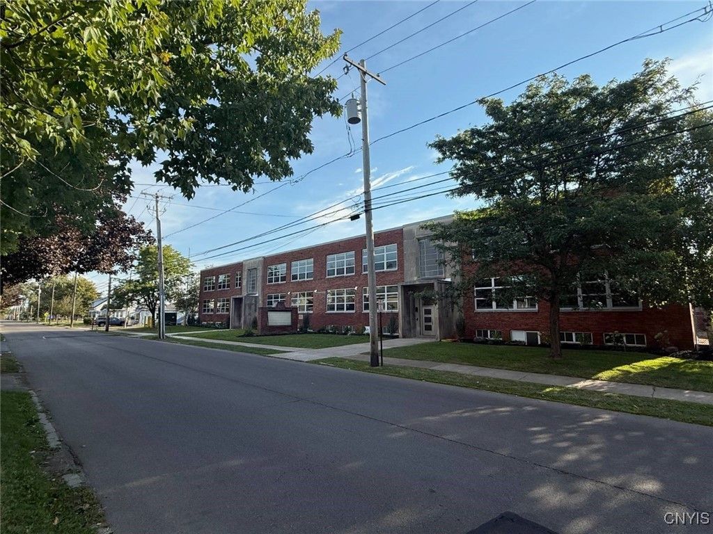 214 Kinne Street, Unit 105, East Syracuse, NY 13057 Main Photo