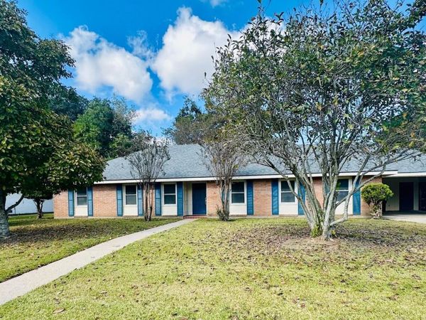 208 Colonial Drive, Lafayette, LA 70506