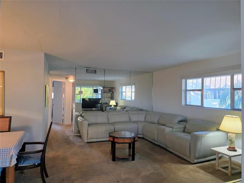 300 Layne Boulevard, Unit 301, Hallandale Beach, FL 33009 Photo
